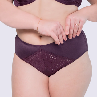 Трусики с кружевом с высокой линией талии