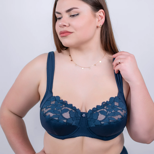 Бюстгальтер с широкими бретелями и мягкой чашкой на косточках