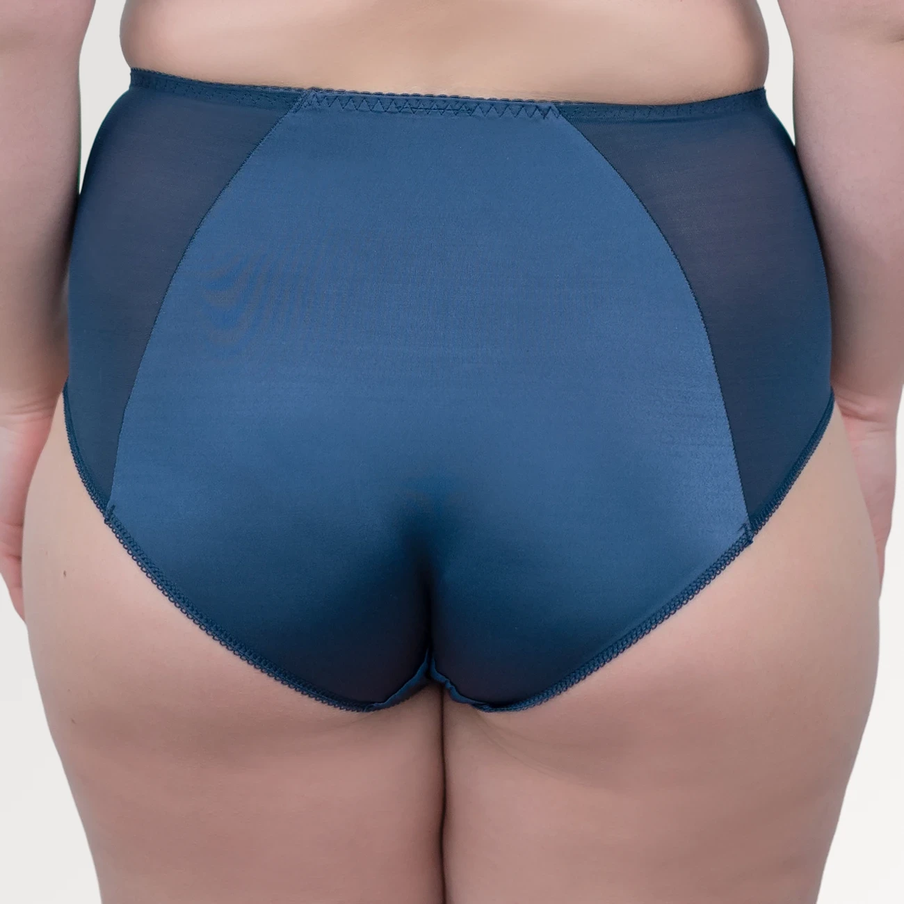 Минетта дауда жеңіліс тапты Орыс студенттері жатақханада трафиктенеді